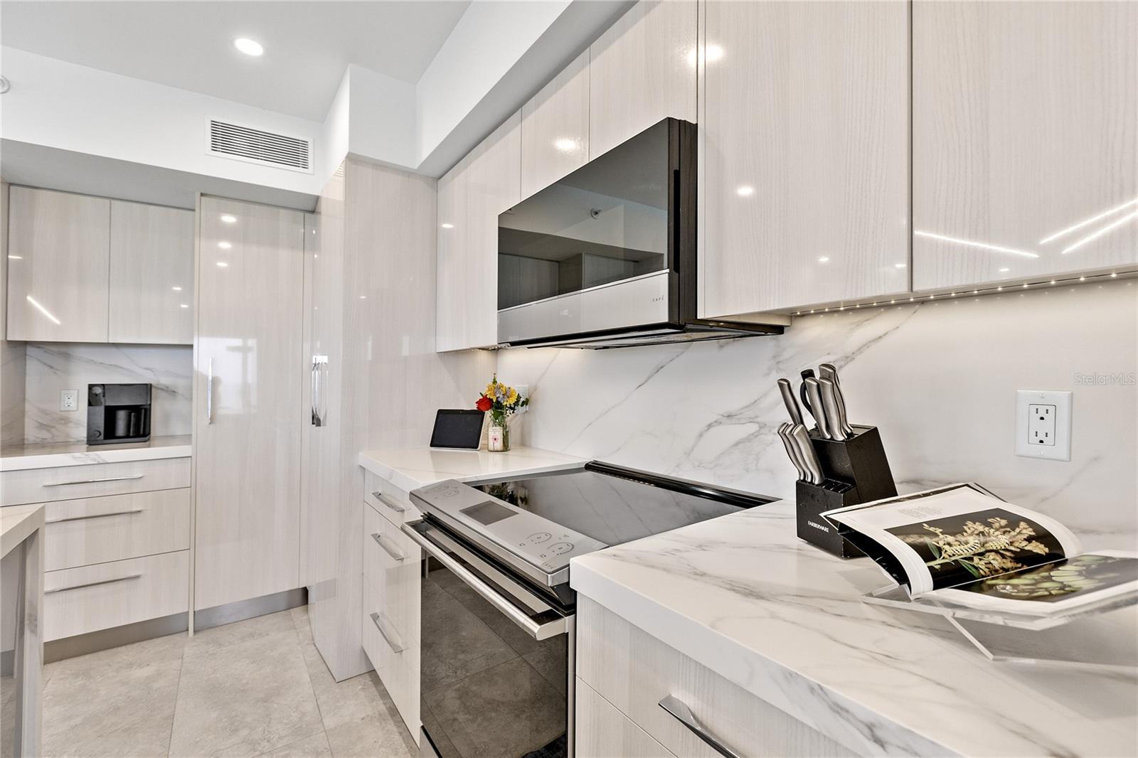 LONGBOAT KEY TOWERS - Residential Lease