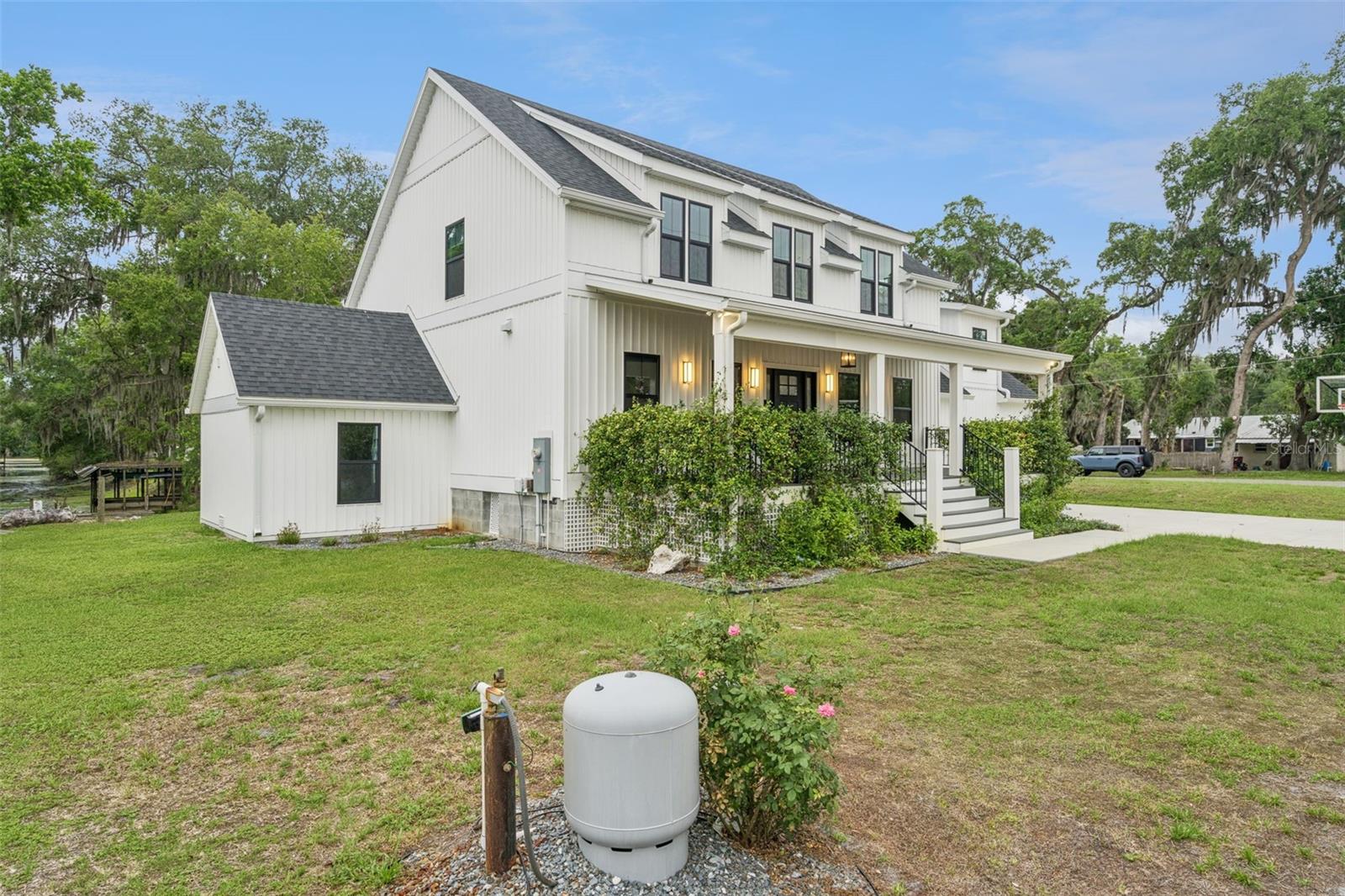 SUNSET SHORES - Residential