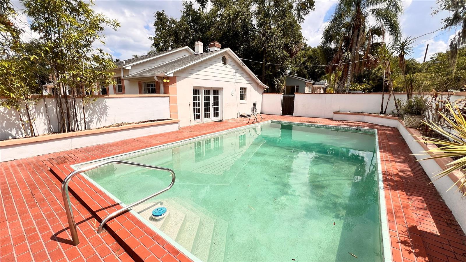 DIXIE TERRACE - Residential Lease