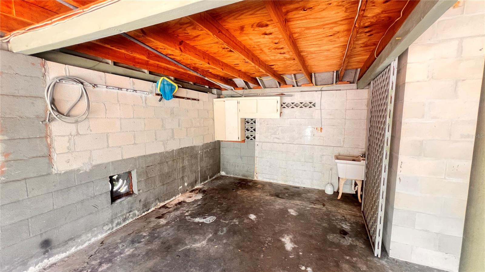 DIXIE TERRACE - Residential Lease