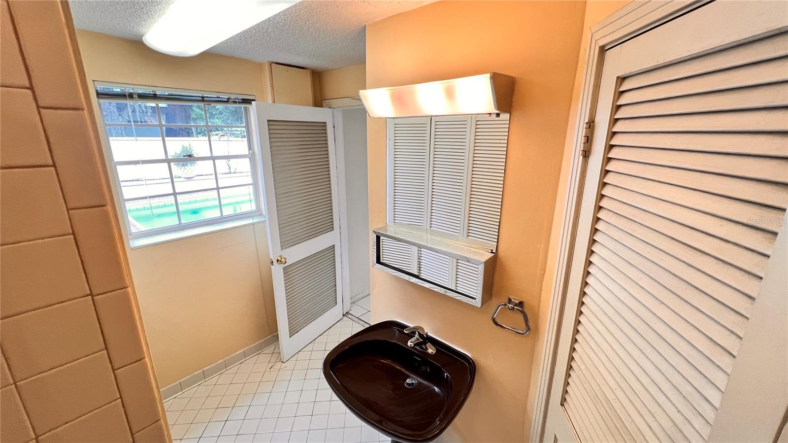 DIXIE TERRACE - Residential Lease