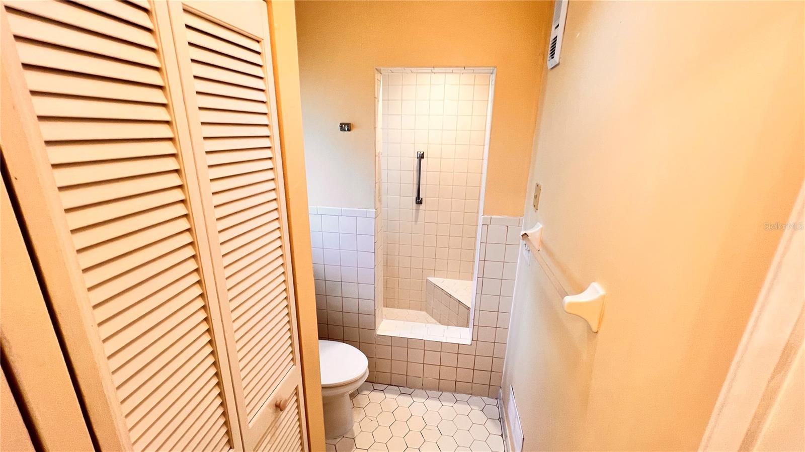 DIXIE TERRACE - Residential Lease