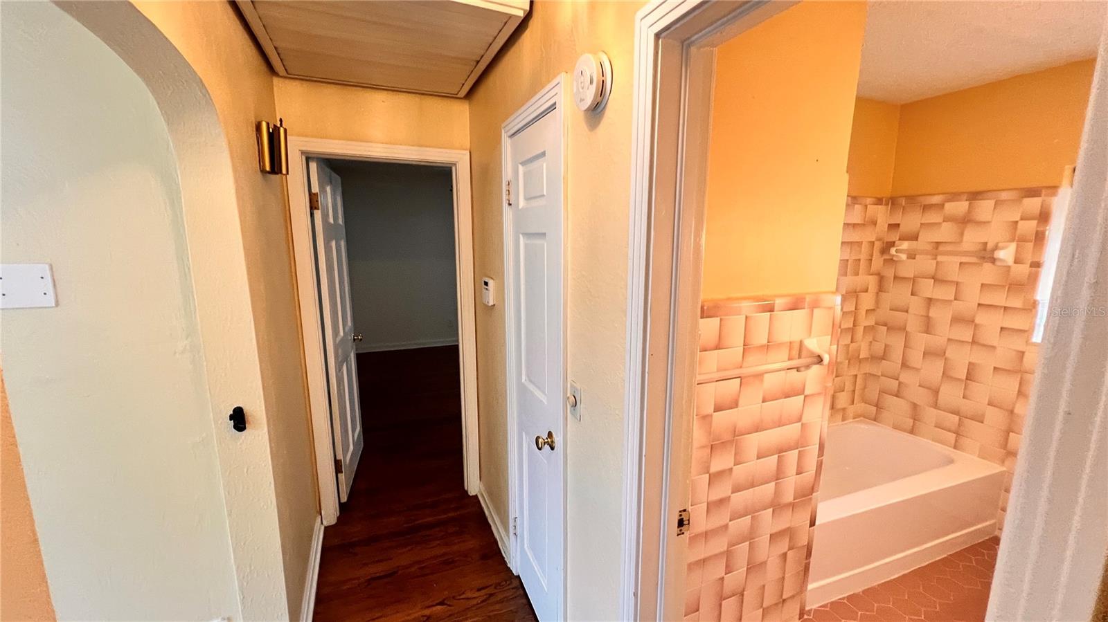 DIXIE TERRACE - Residential Lease