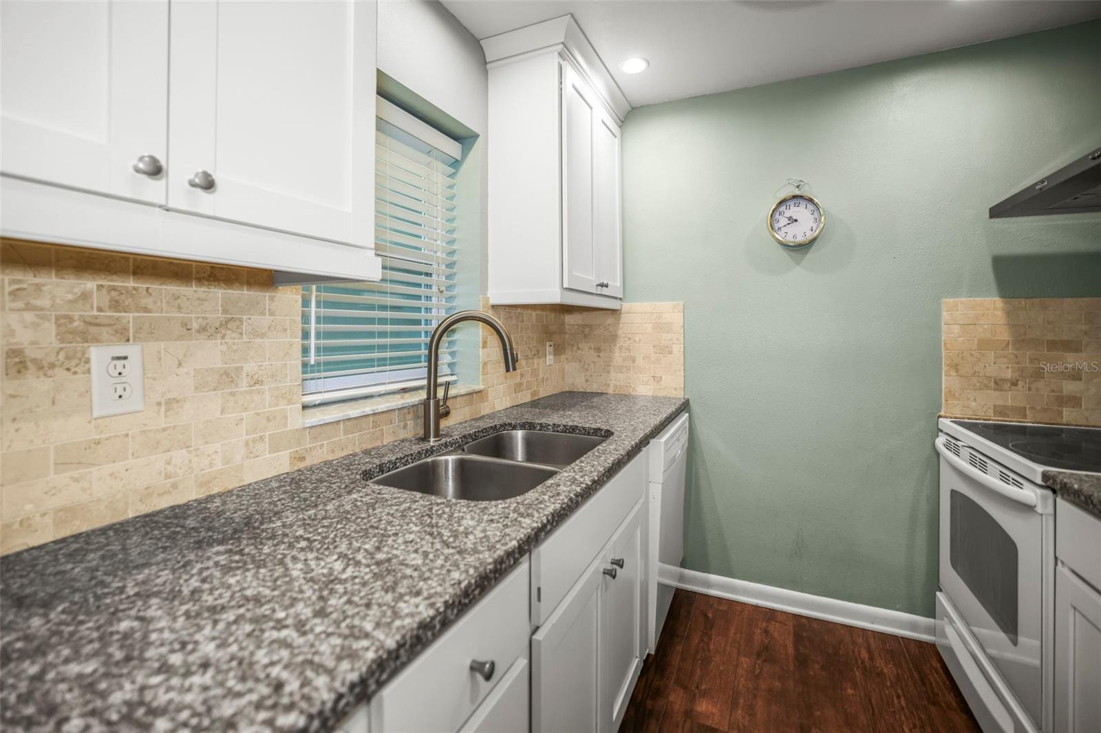 ISLA DEL CAPRI ADULT - Residential Lease