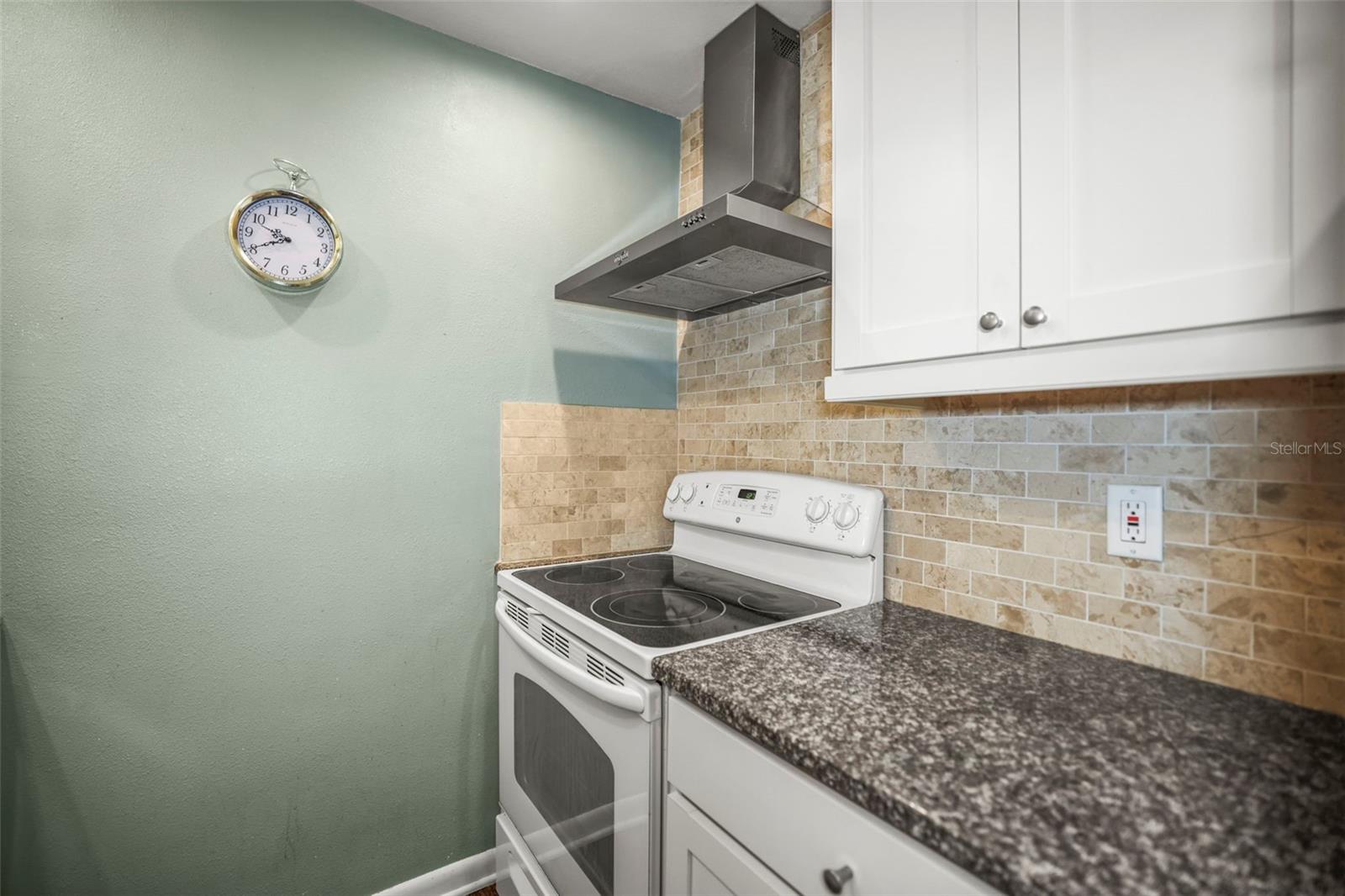 ISLA DEL CAPRI ADULT - Residential Lease