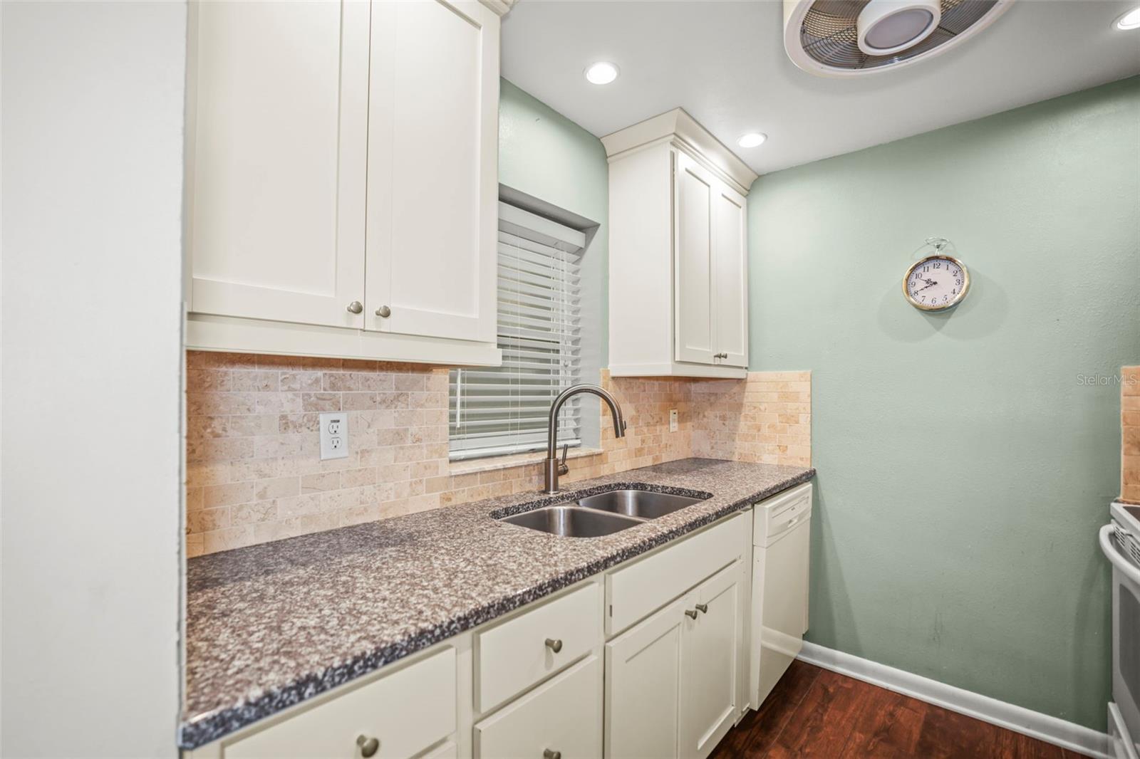 ISLA DEL CAPRI ADULT - Residential Lease