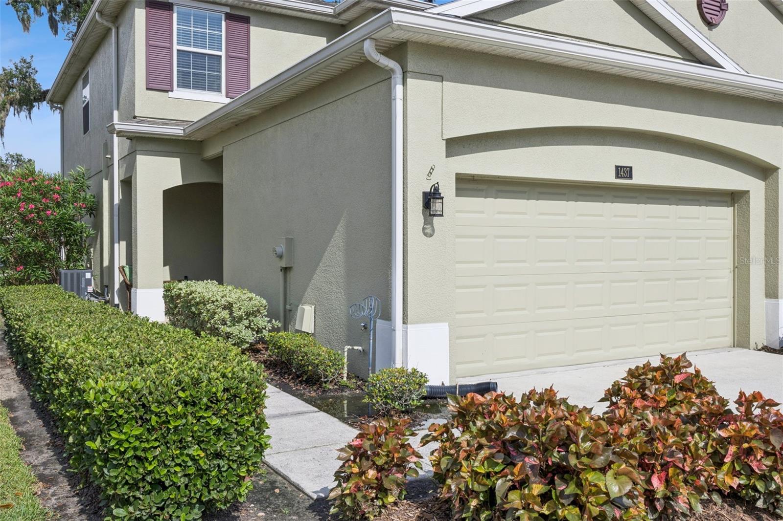 1437 SCARLET OAK LOOP