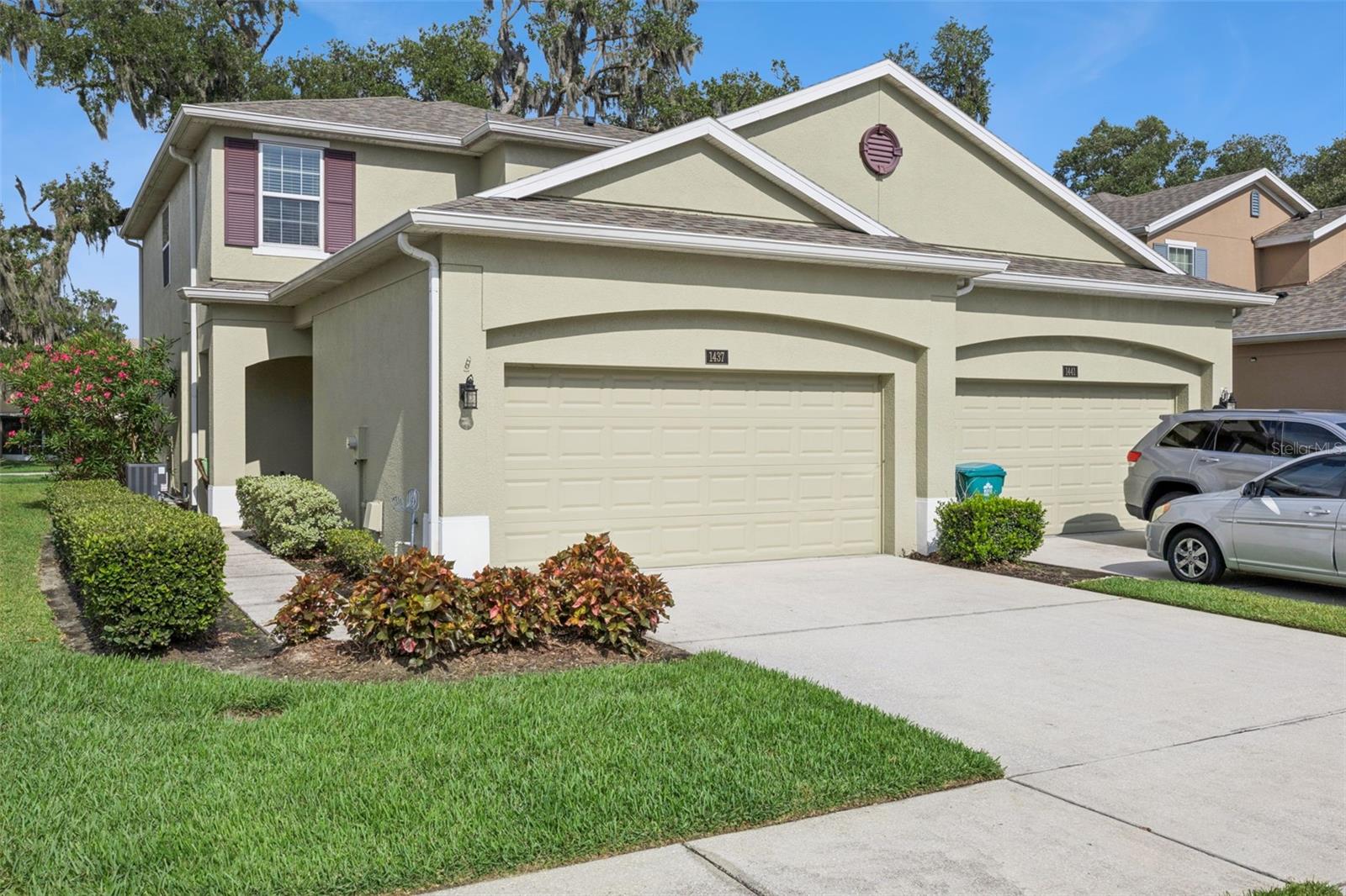1437 SCARLET OAK LOOP