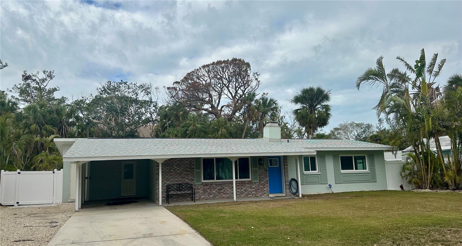 Seller Motivated
Refurbish or Start Fresh! NO HOA! Adorable little house that's ready for to make your own for 2nd home, Rental or Primary home. Property is walking distance to Siesta Village and Patriot's Pier. Has Newer Pool.