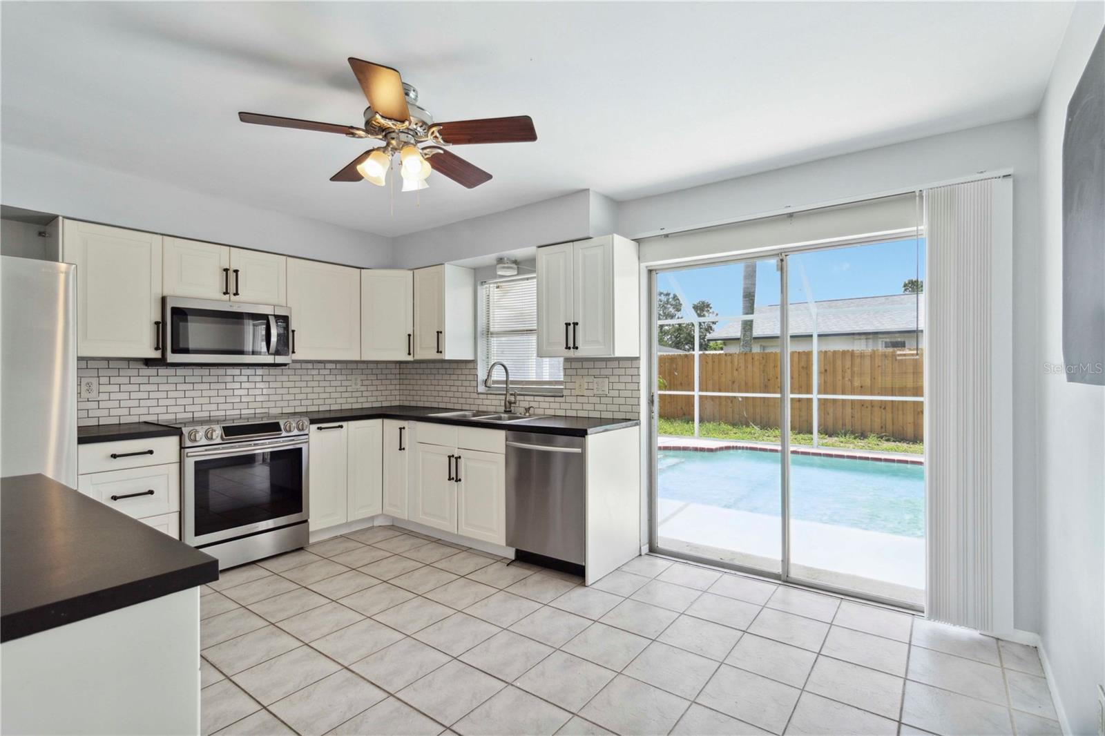 MANATEE PALMS UNIT THREE - Residential