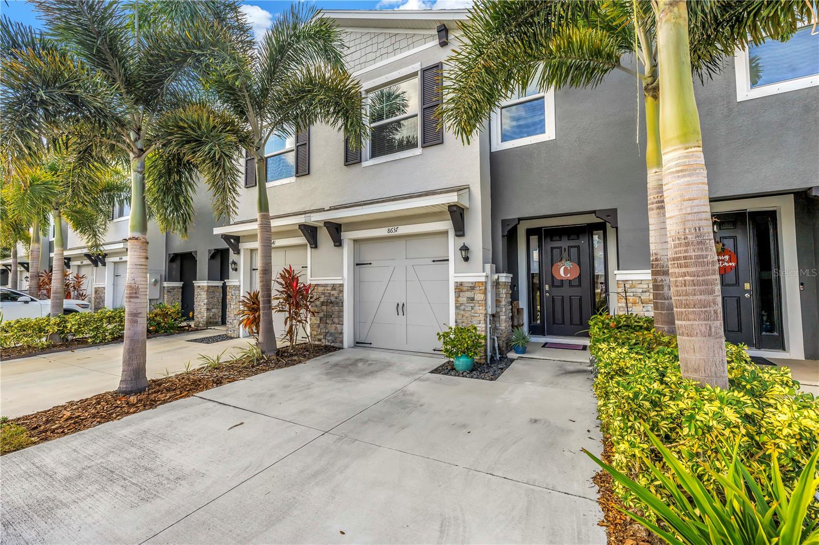 8637 DAYDREAM STREET