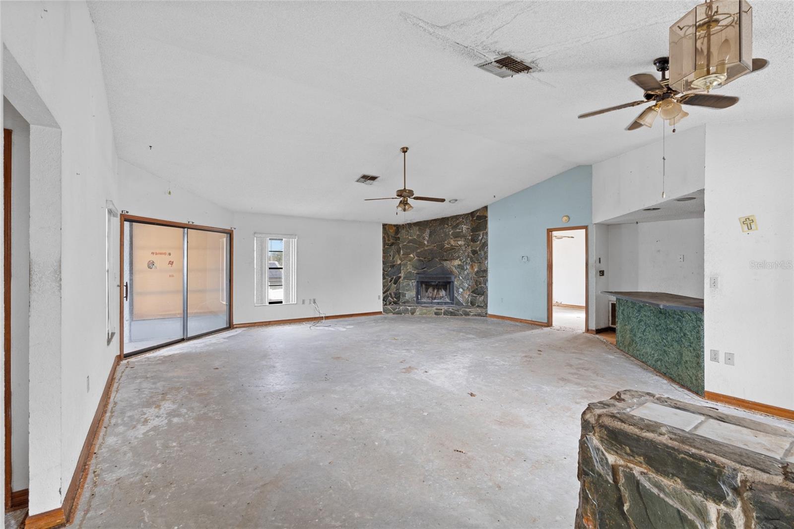 SPRING HILL - Residential