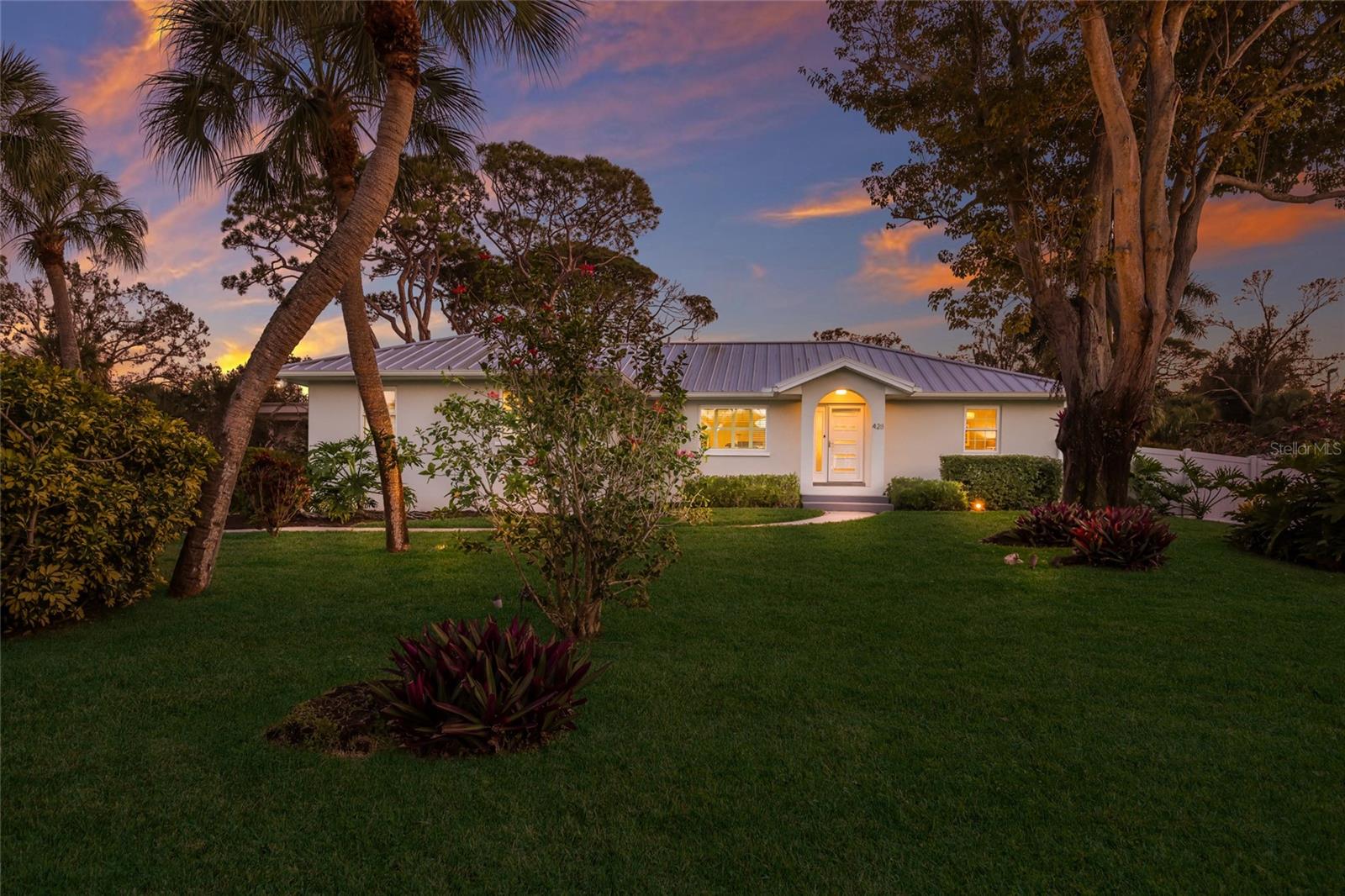 SAPPHIRE SHORES - Residential