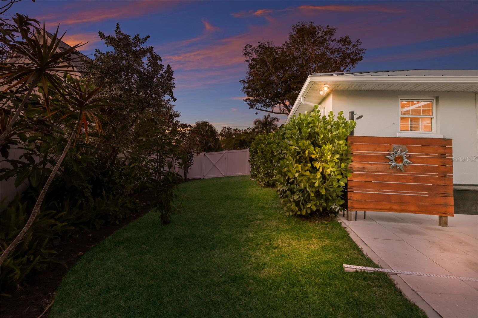 SAPPHIRE SHORES - Residential