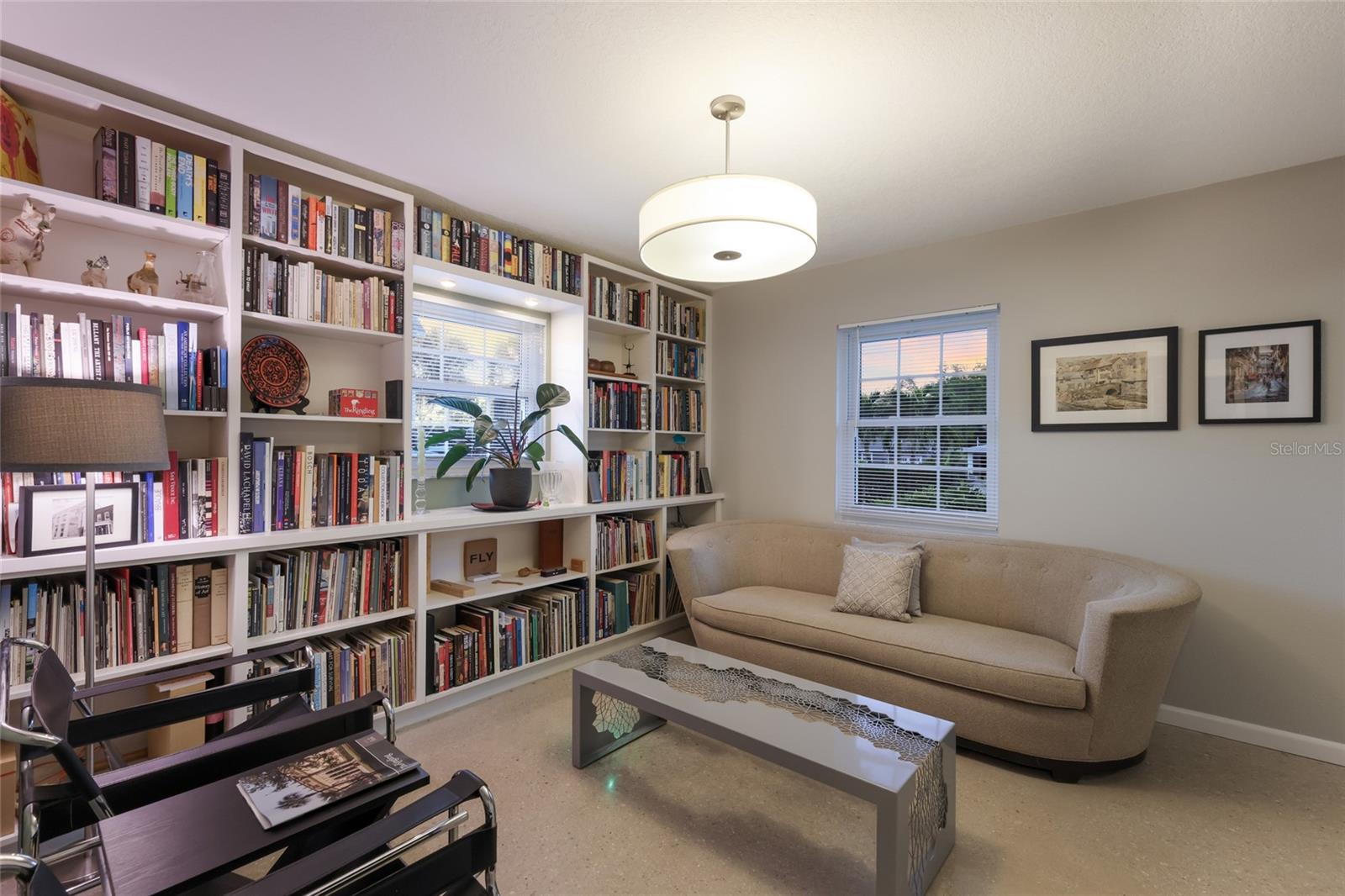 SAPPHIRE SHORES - Residential