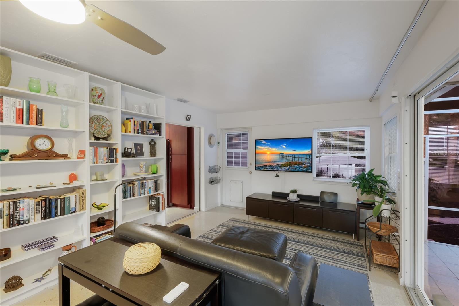 SAPPHIRE SHORES - Residential