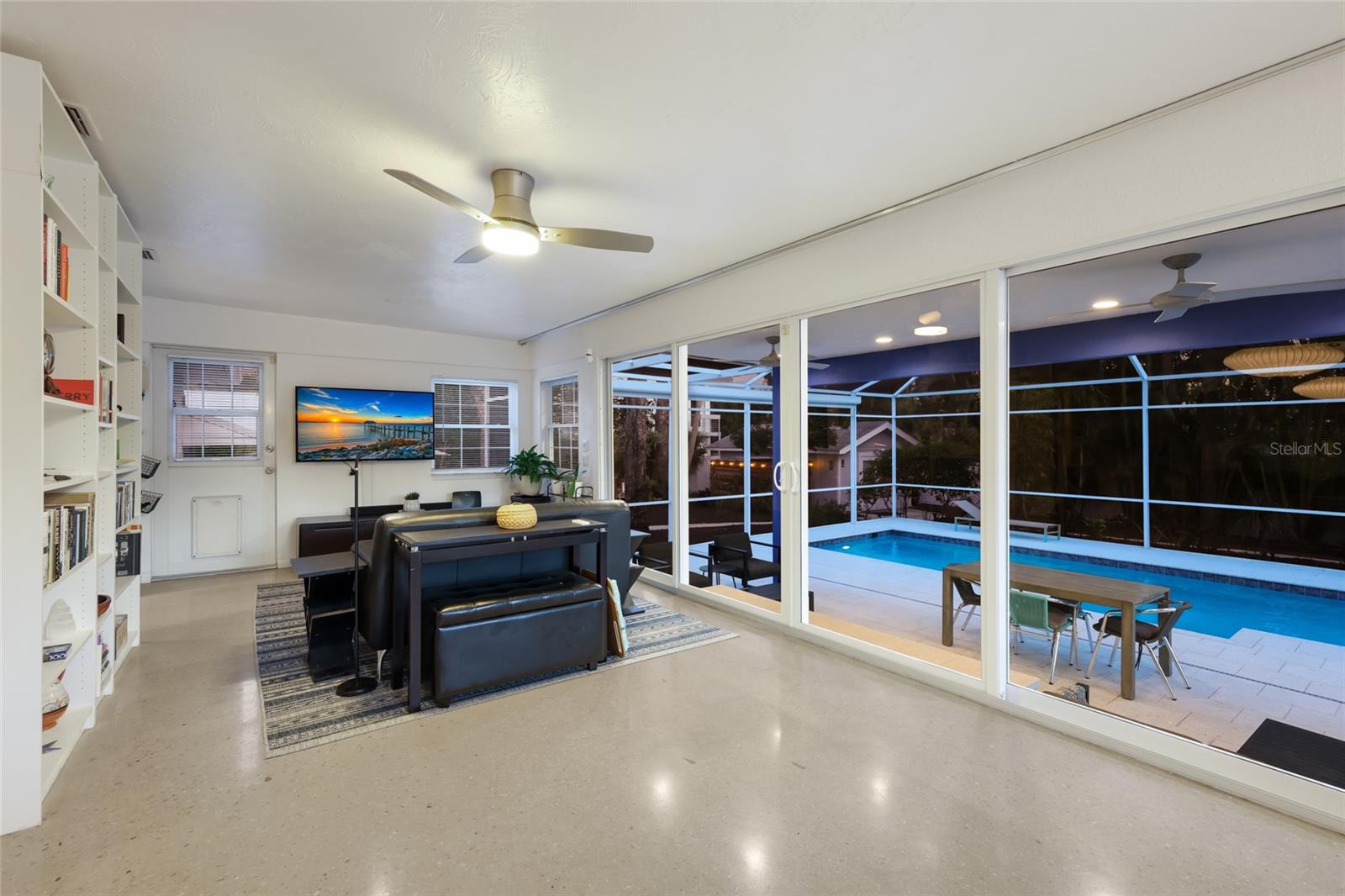 SAPPHIRE SHORES - Residential