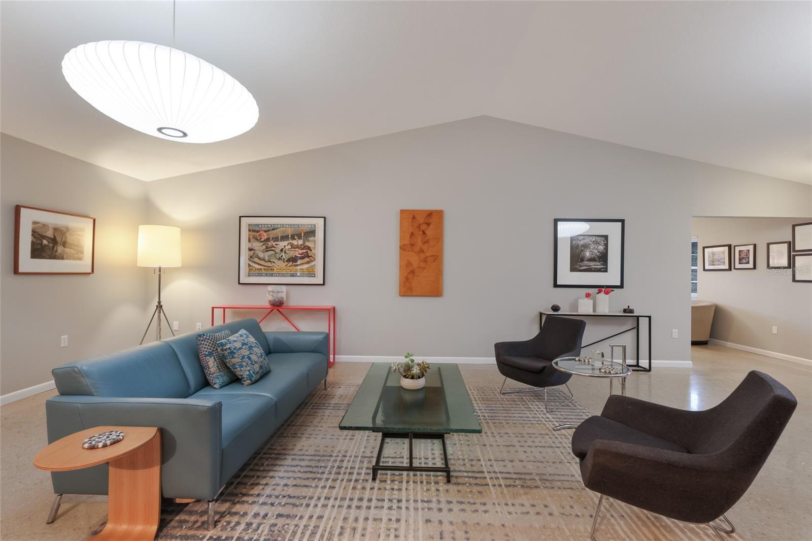 SAPPHIRE SHORES - Residential