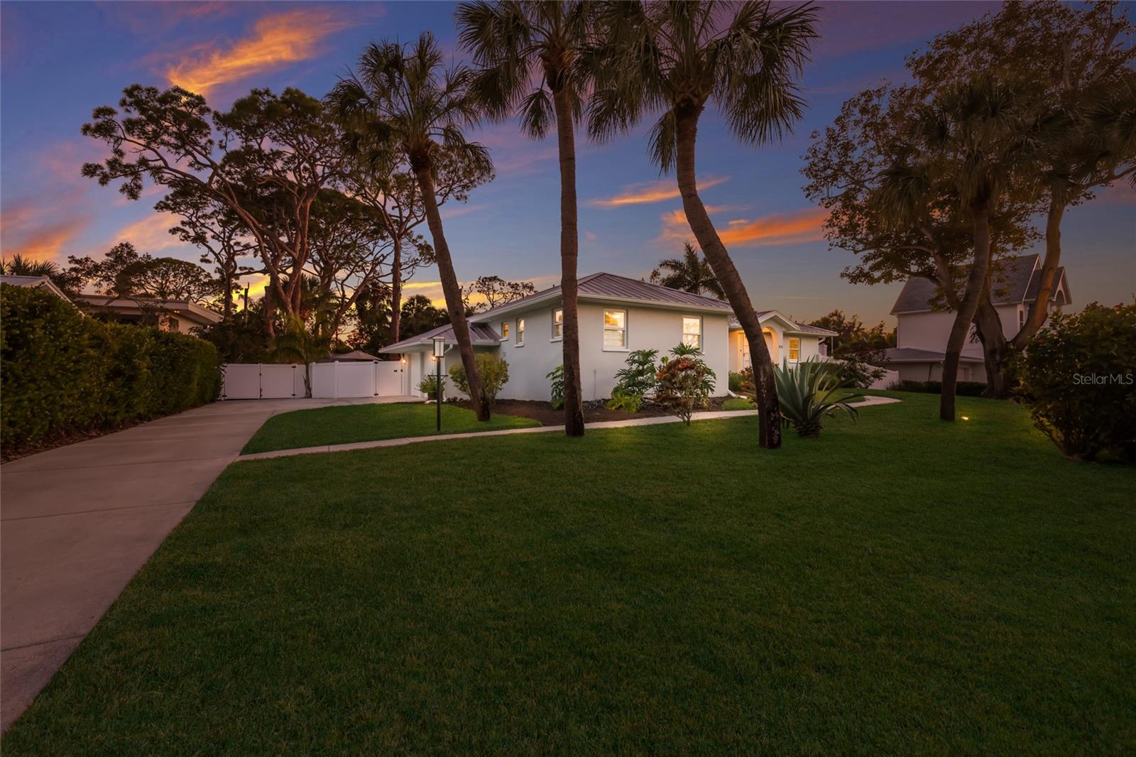 SAPPHIRE SHORES - Residential