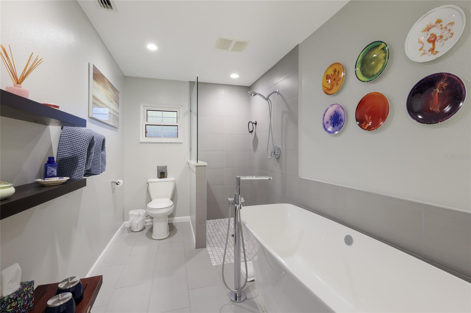 SAPPHIRE SHORES - Residential