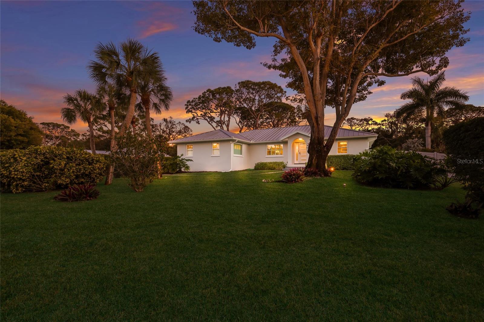 SAPPHIRE SHORES - Residential