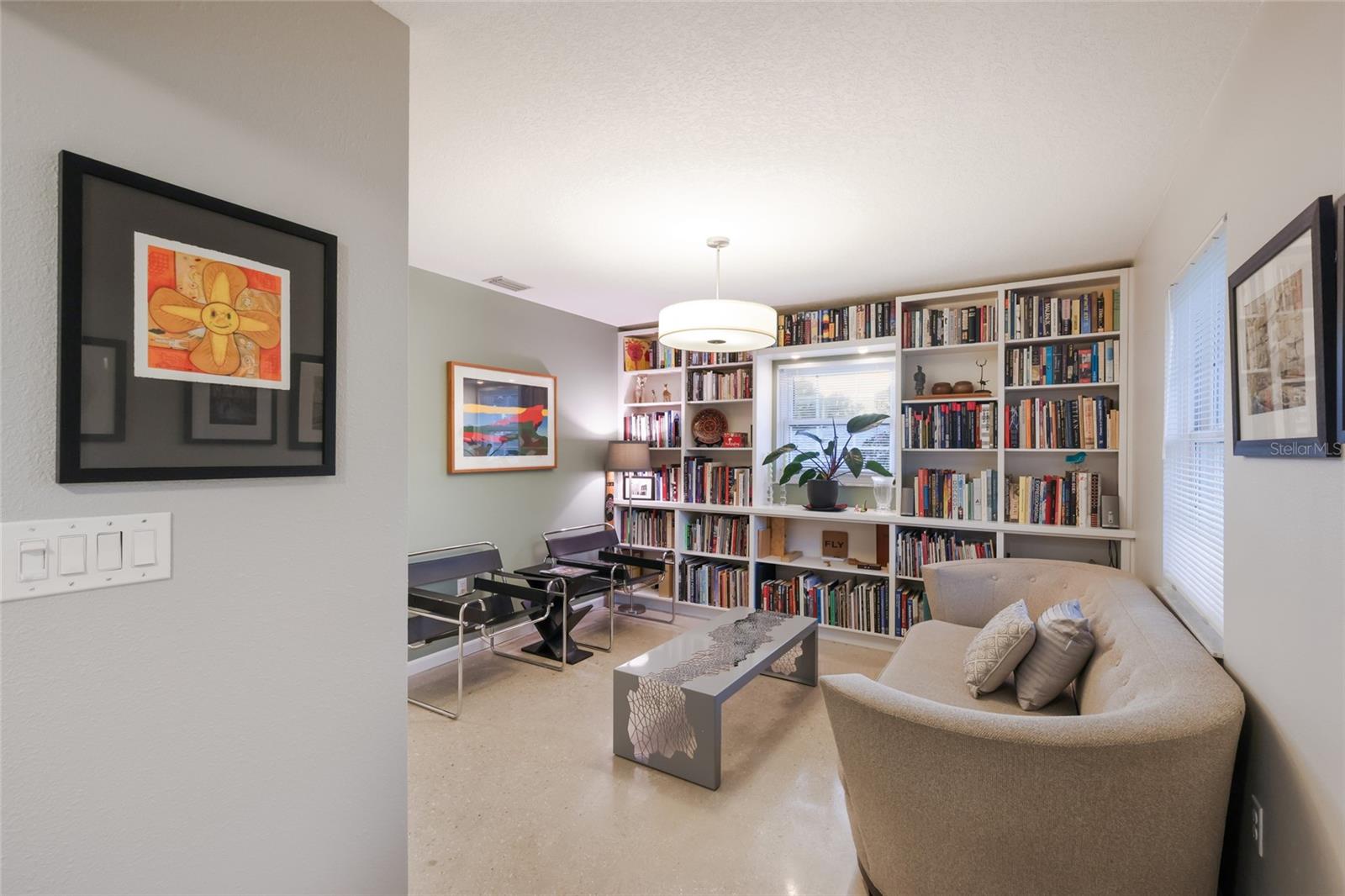 SAPPHIRE SHORES - Residential