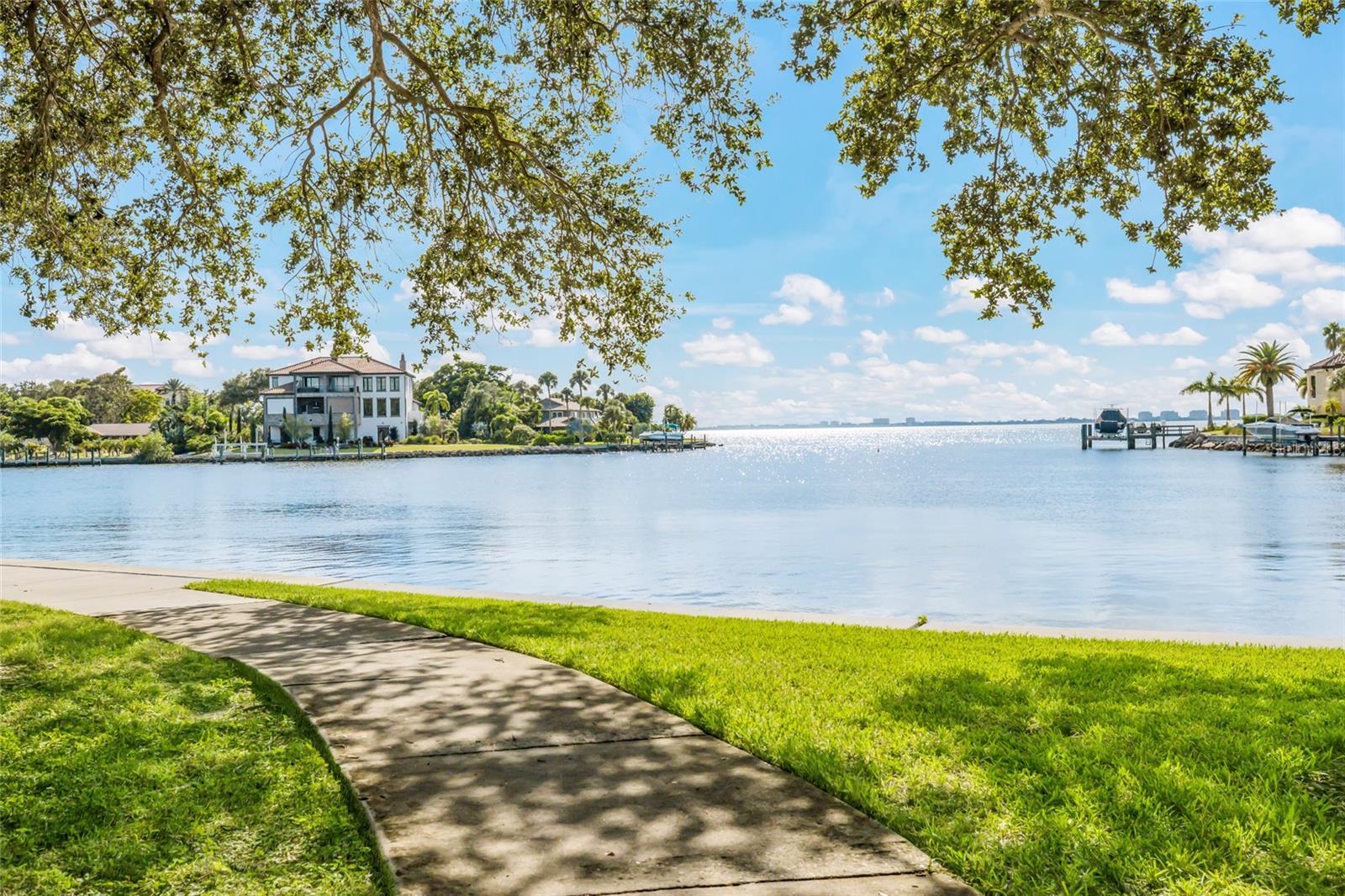 SAPPHIRE SHORES - Residential