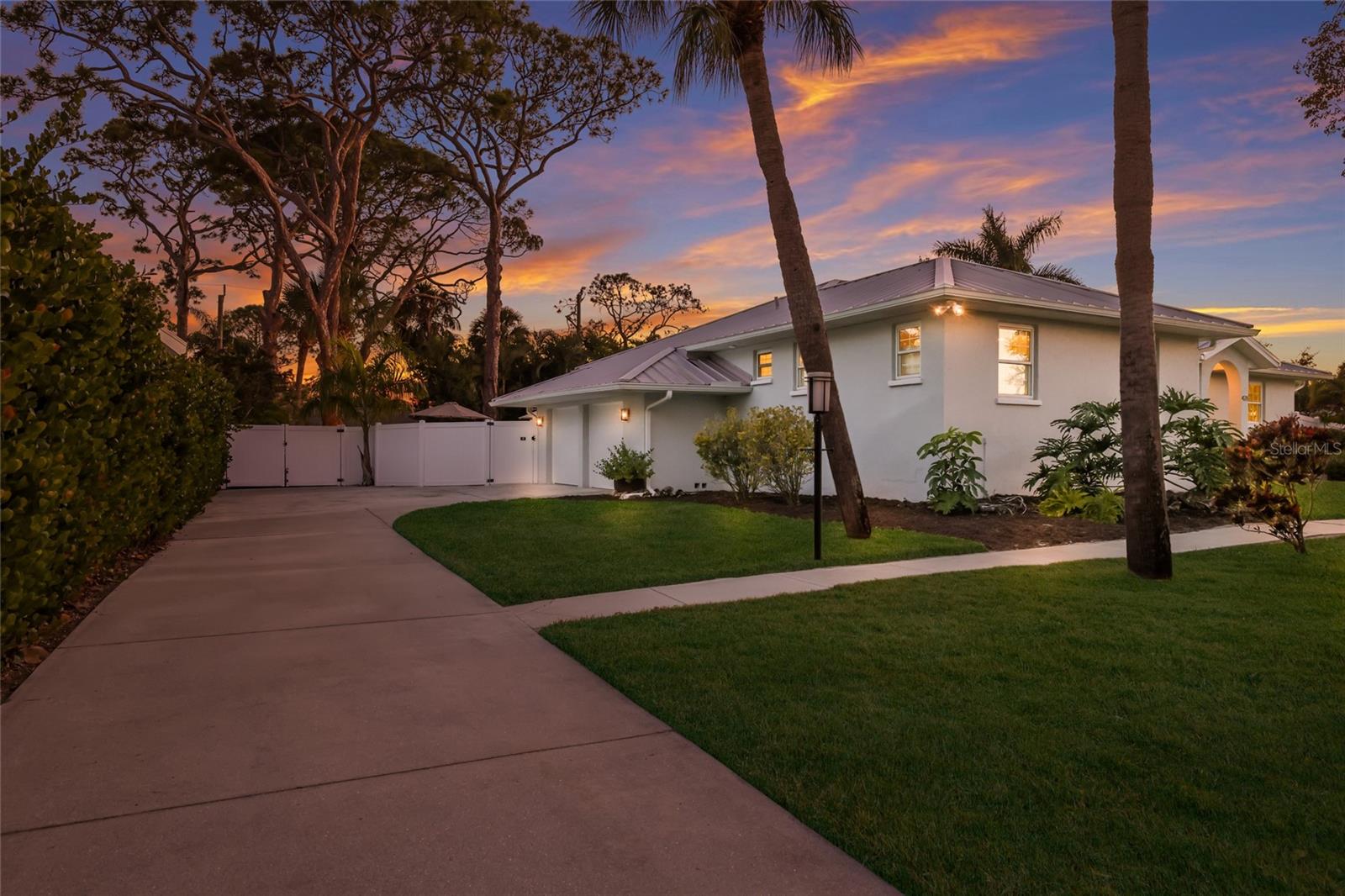 SAPPHIRE SHORES - Residential