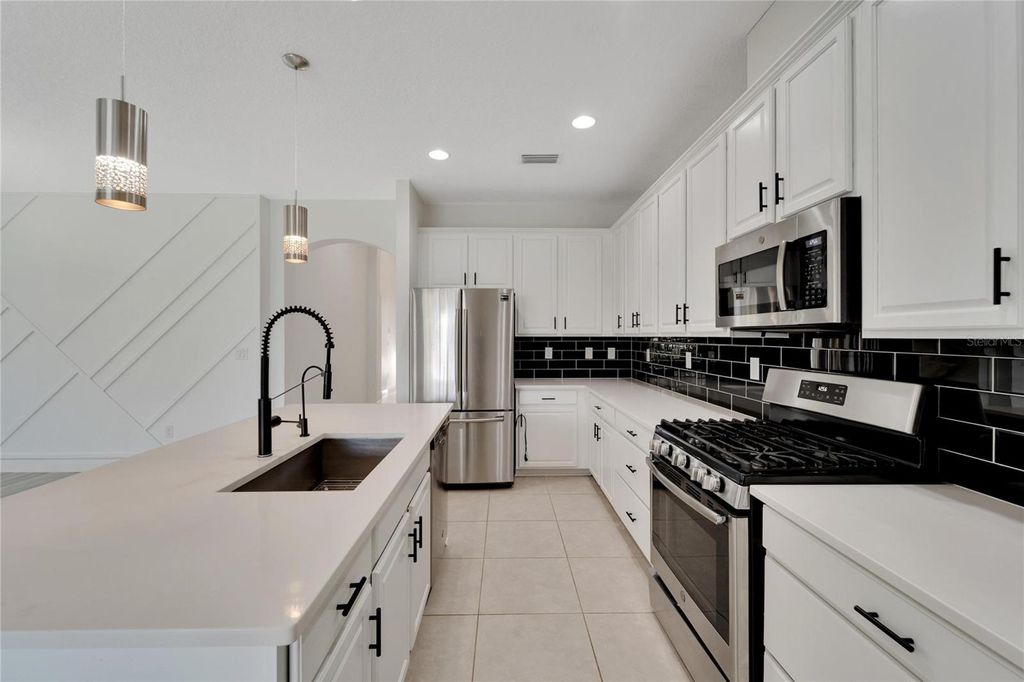 Photo of 7408 Sungold Meadow Court, Apollo Beach, FL 33572 (MLS # TB8400632)
