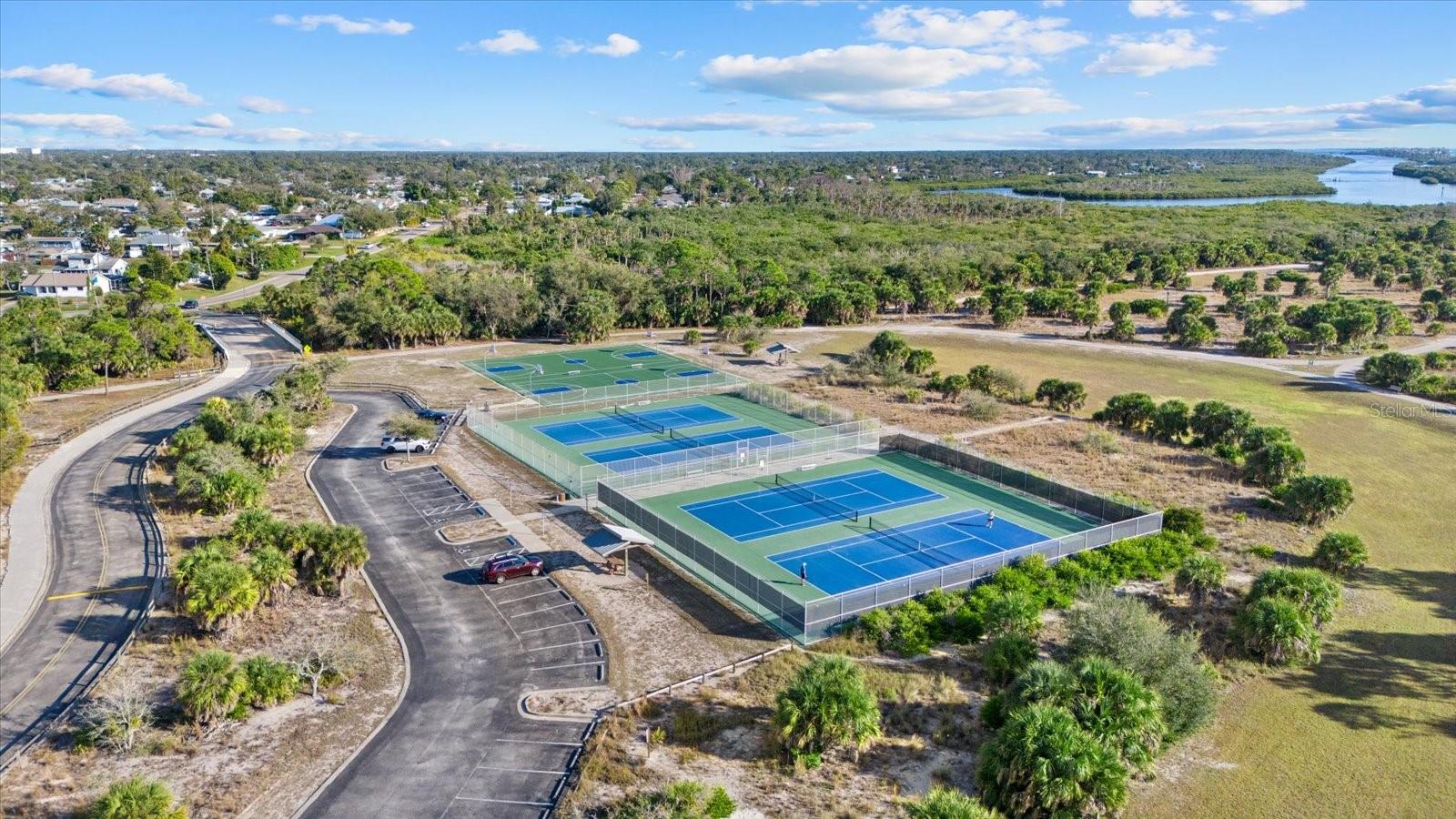 SOUTH VENICE - Residential