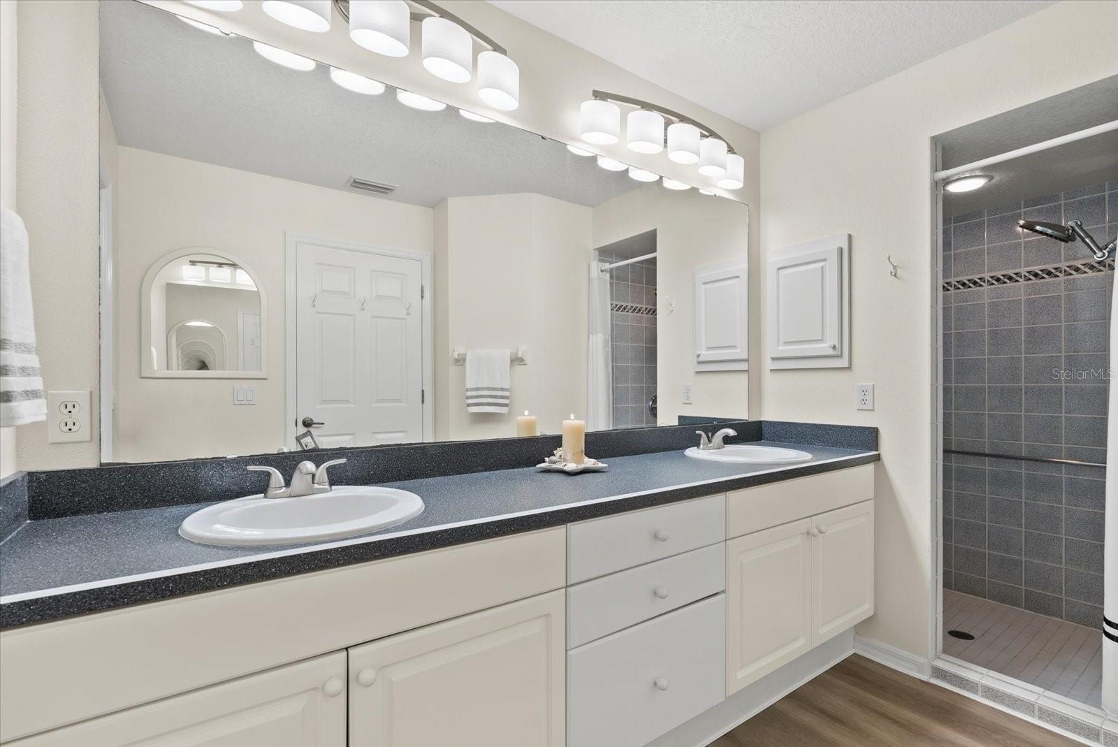 SOUTH VENICE - Residential