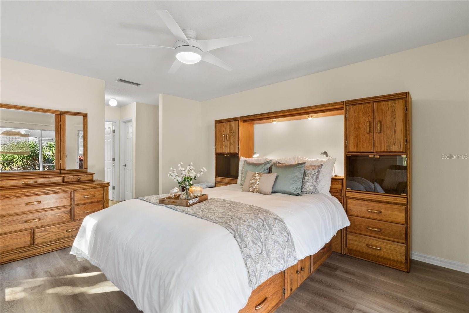 SOUTH VENICE - Residential