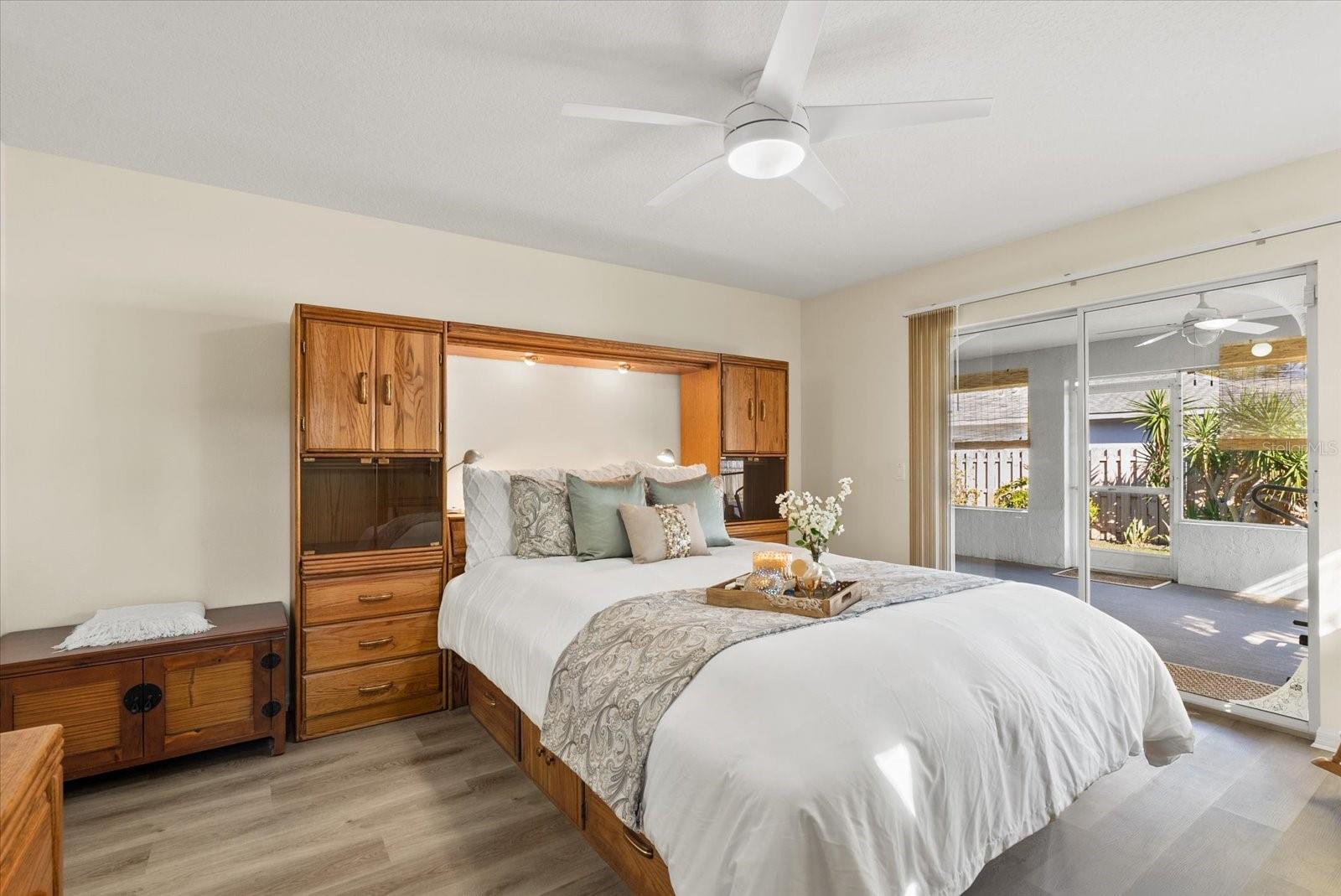 SOUTH VENICE - Residential