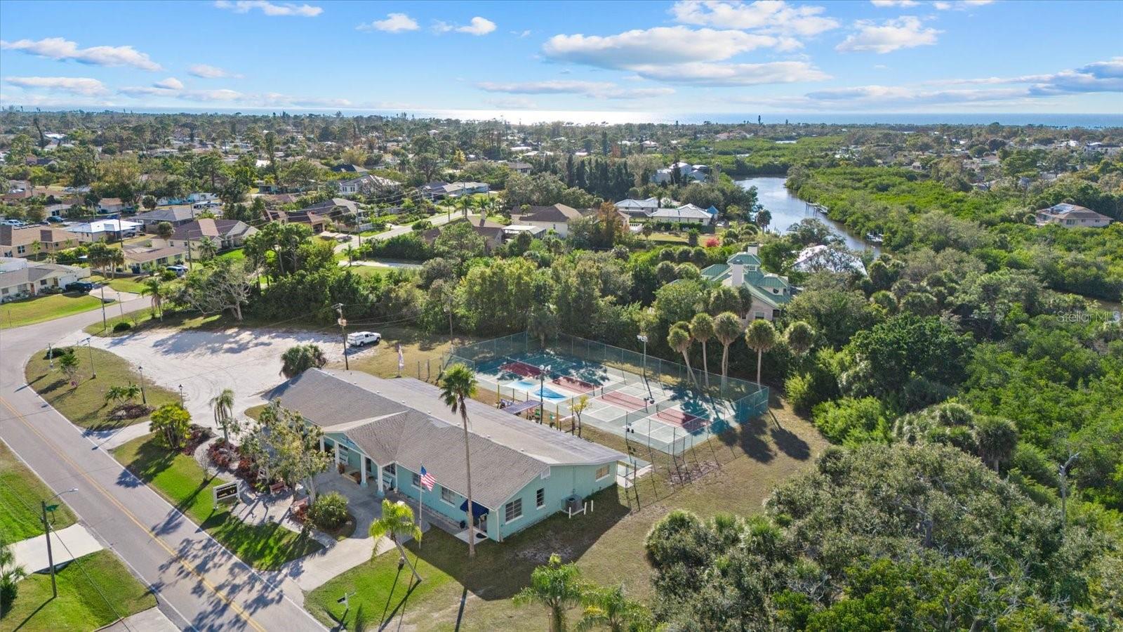 SOUTH VENICE - Residential