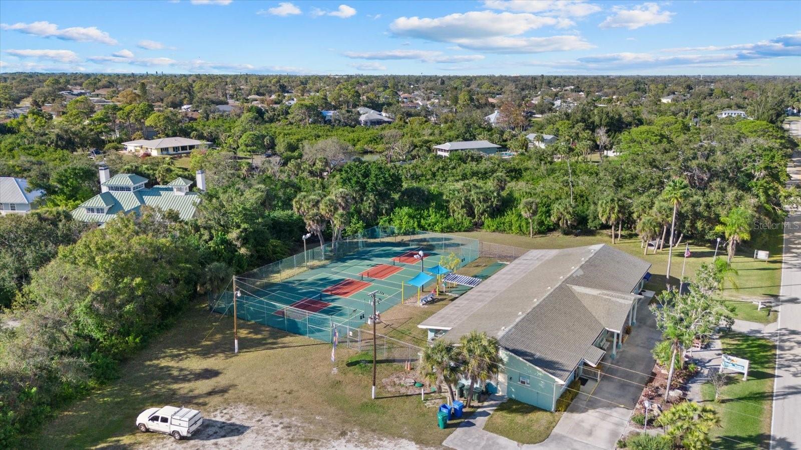 SOUTH VENICE - Residential