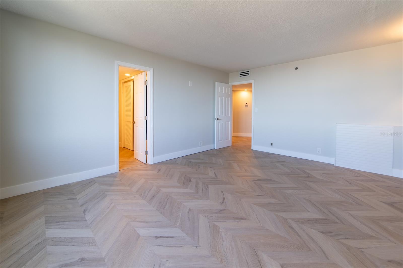 PARK LAKE TOWERS - Residential