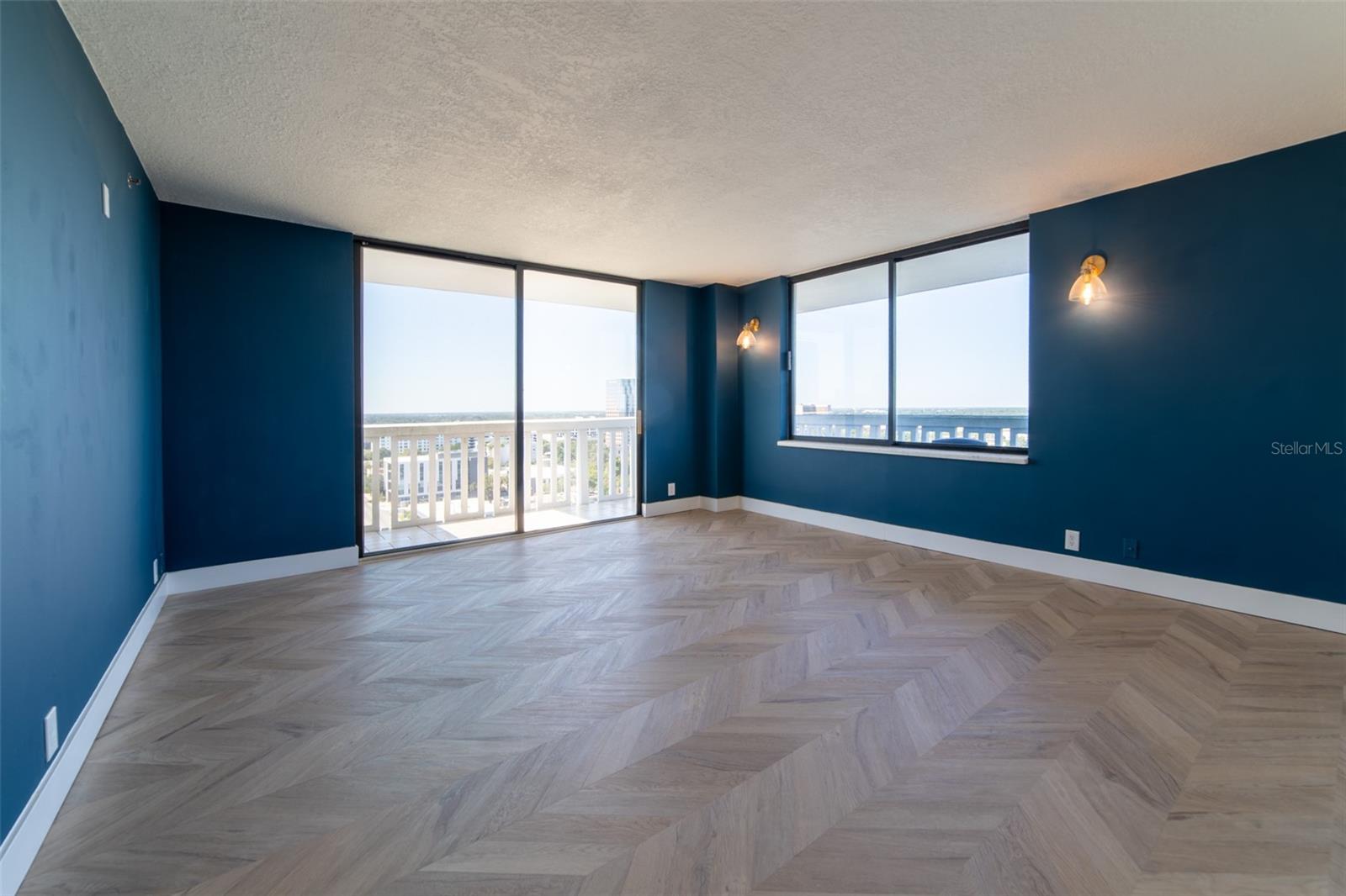 PARK LAKE TOWERS - Residential