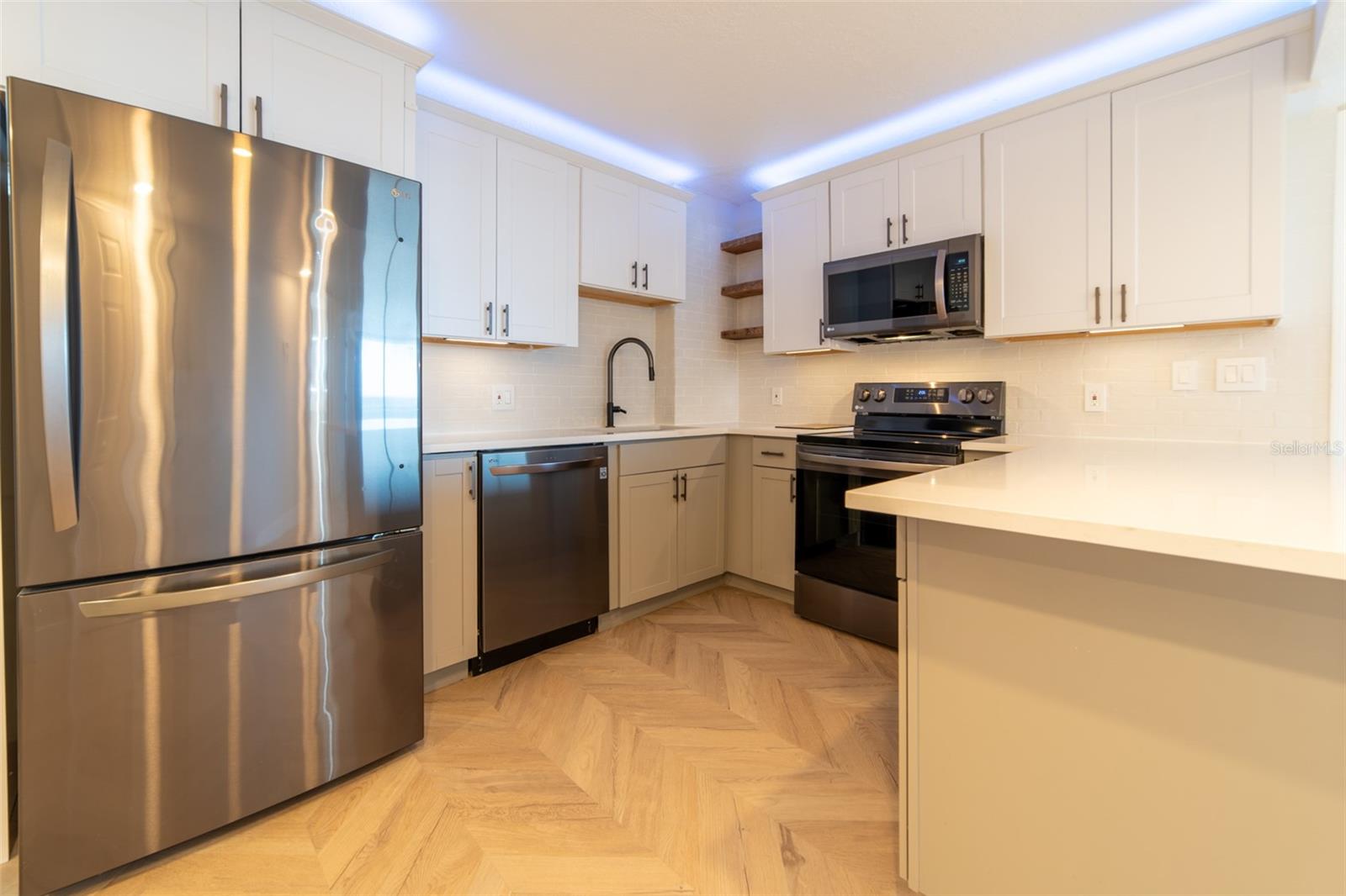 PARK LAKE TOWERS - Residential