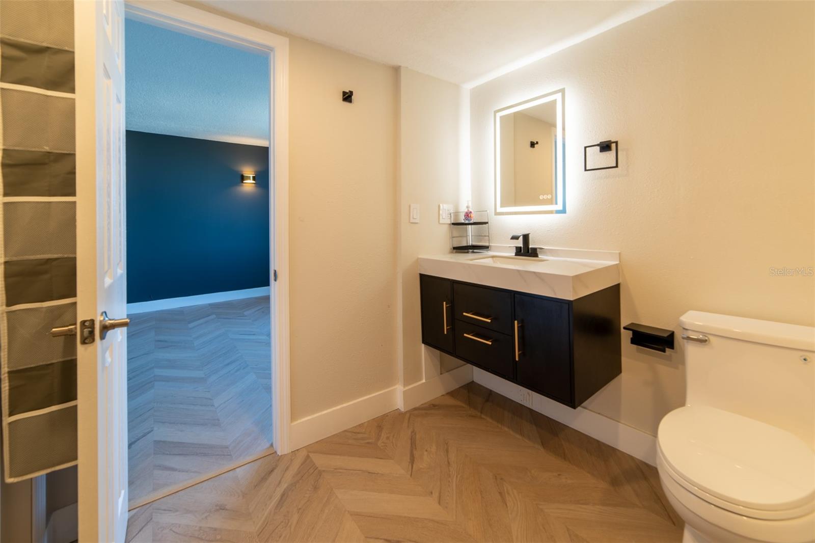 PARK LAKE TOWERS - Residential