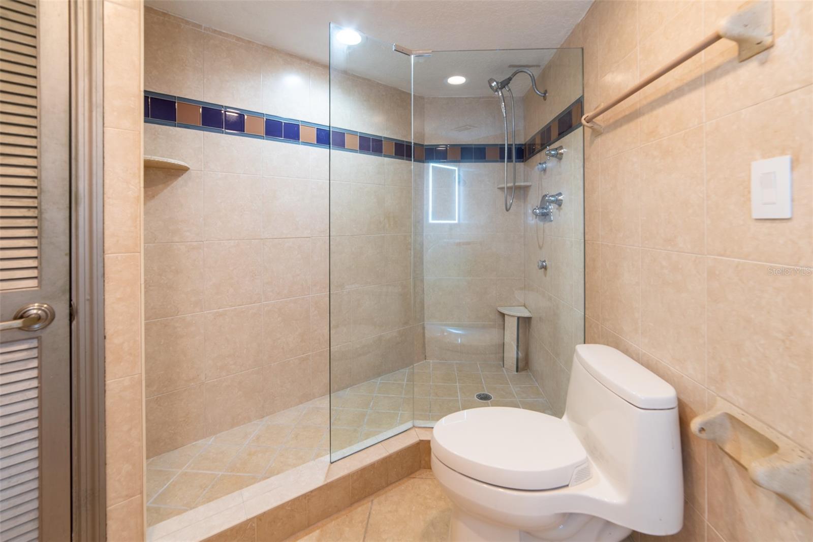 PARK LAKE TOWERS - Residential