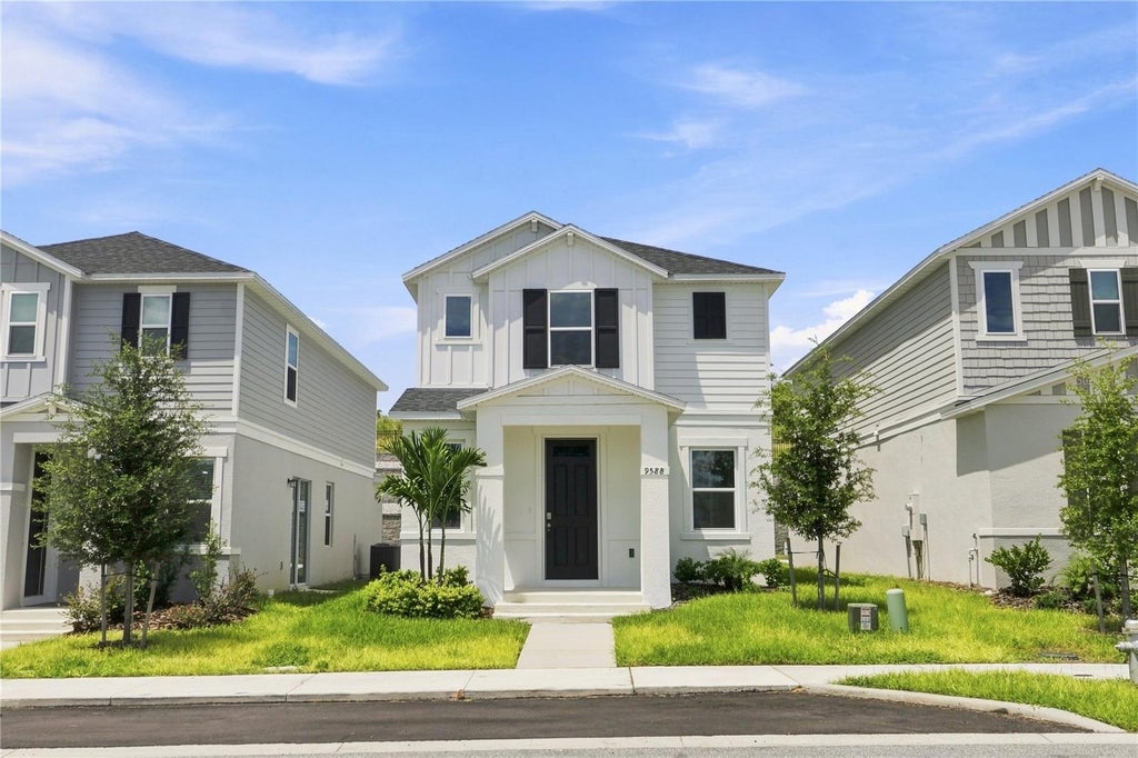 Photo of 9588 Westside Hills Drive, Davenport, FL 33896 (MLS # S5156113)