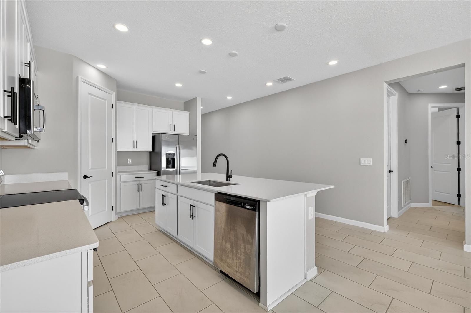 SEASONS AT LAKESIDE FOREST - Residential