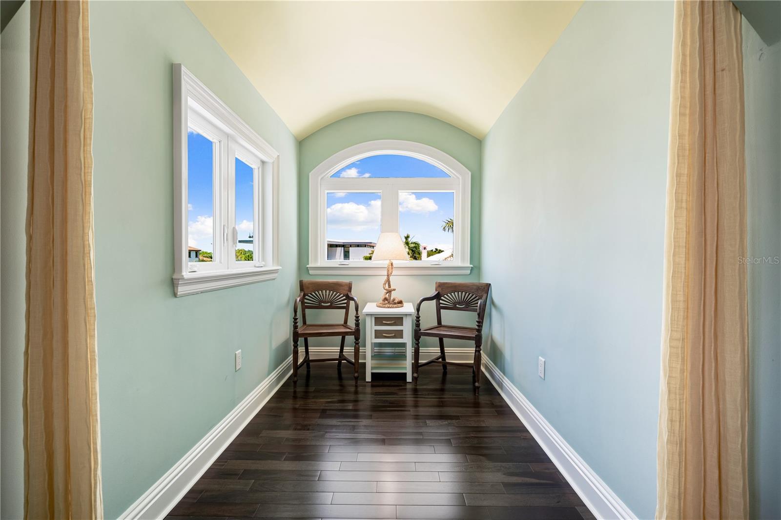 SAPPHIRE SHORES RESUB - Residential