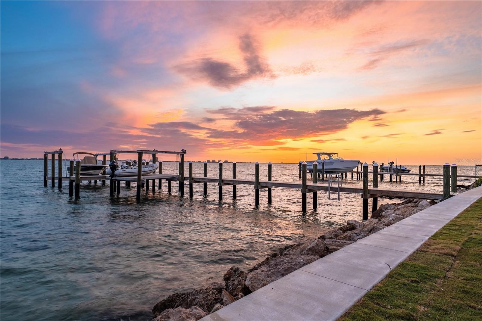 SAPPHIRE SHORES RESUB - Residential