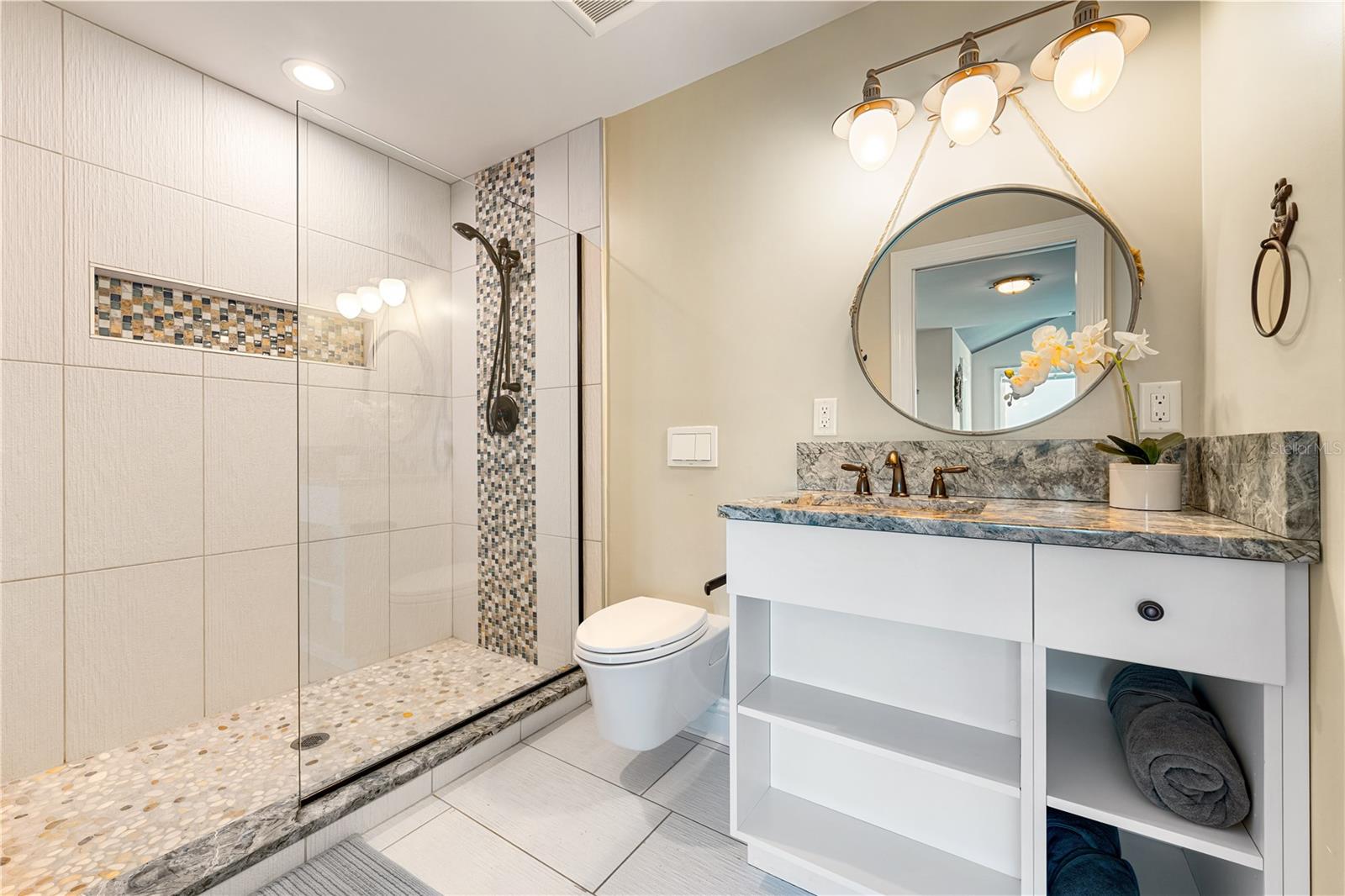 SAPPHIRE SHORES RESUB - Residential