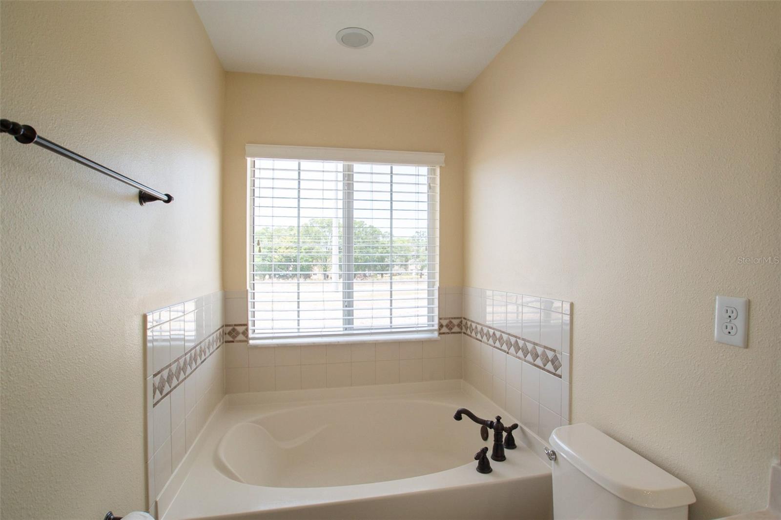 SUNSET POINTE TWNHMS - Residential Lease