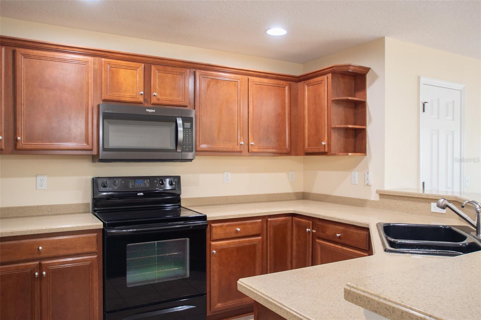 SUNSET POINTE TWNHMS - Residential Lease