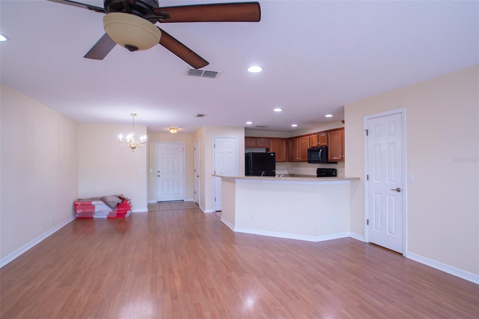 SUNSET POINTE TWNHMS - Residential Lease