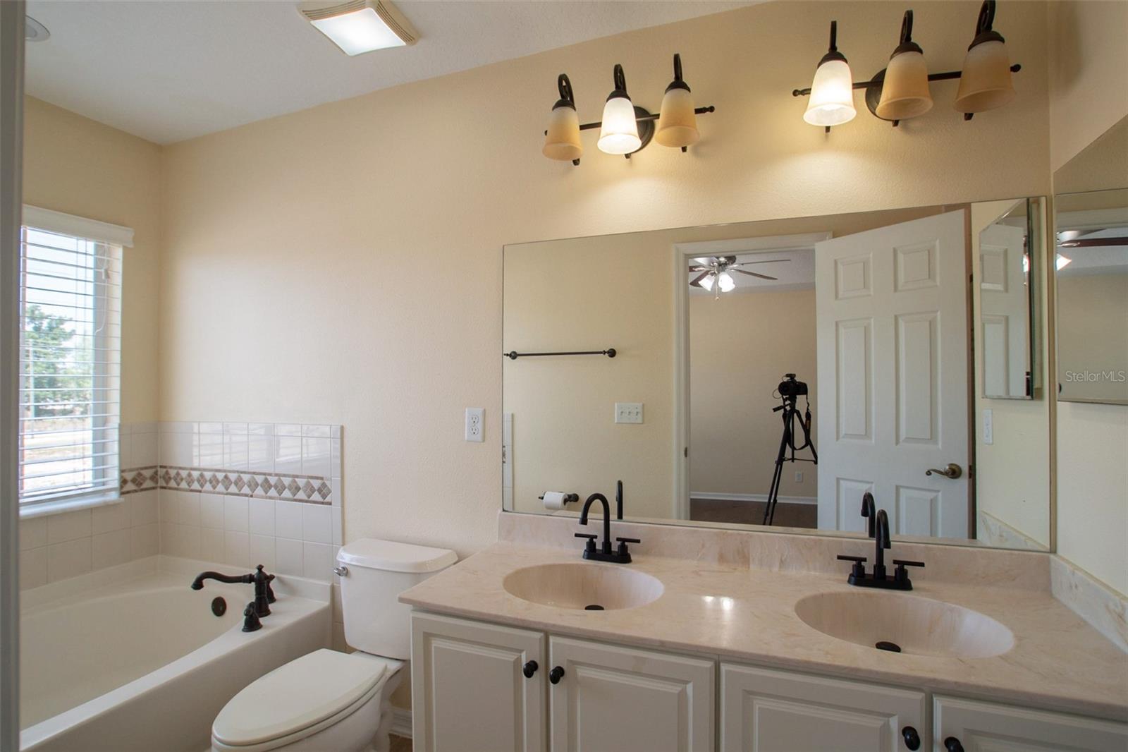 SUNSET POINTE TWNHMS - Residential Lease