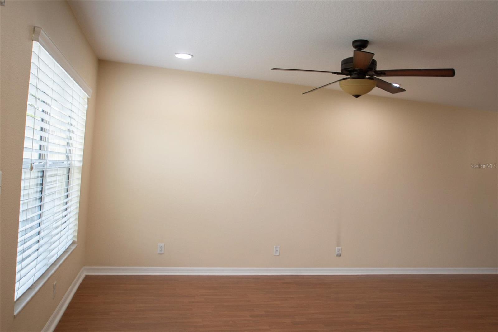 SUNSET POINTE TWNHMS - Residential Lease